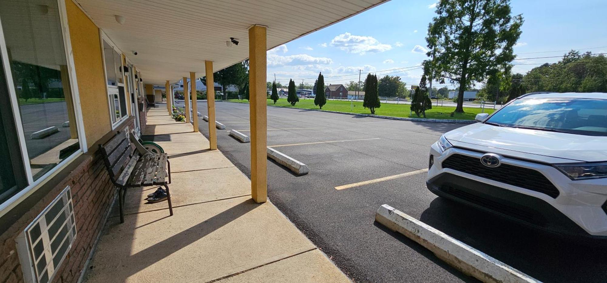 Mount Laurel Motel Hazleton Eksteriør bilde