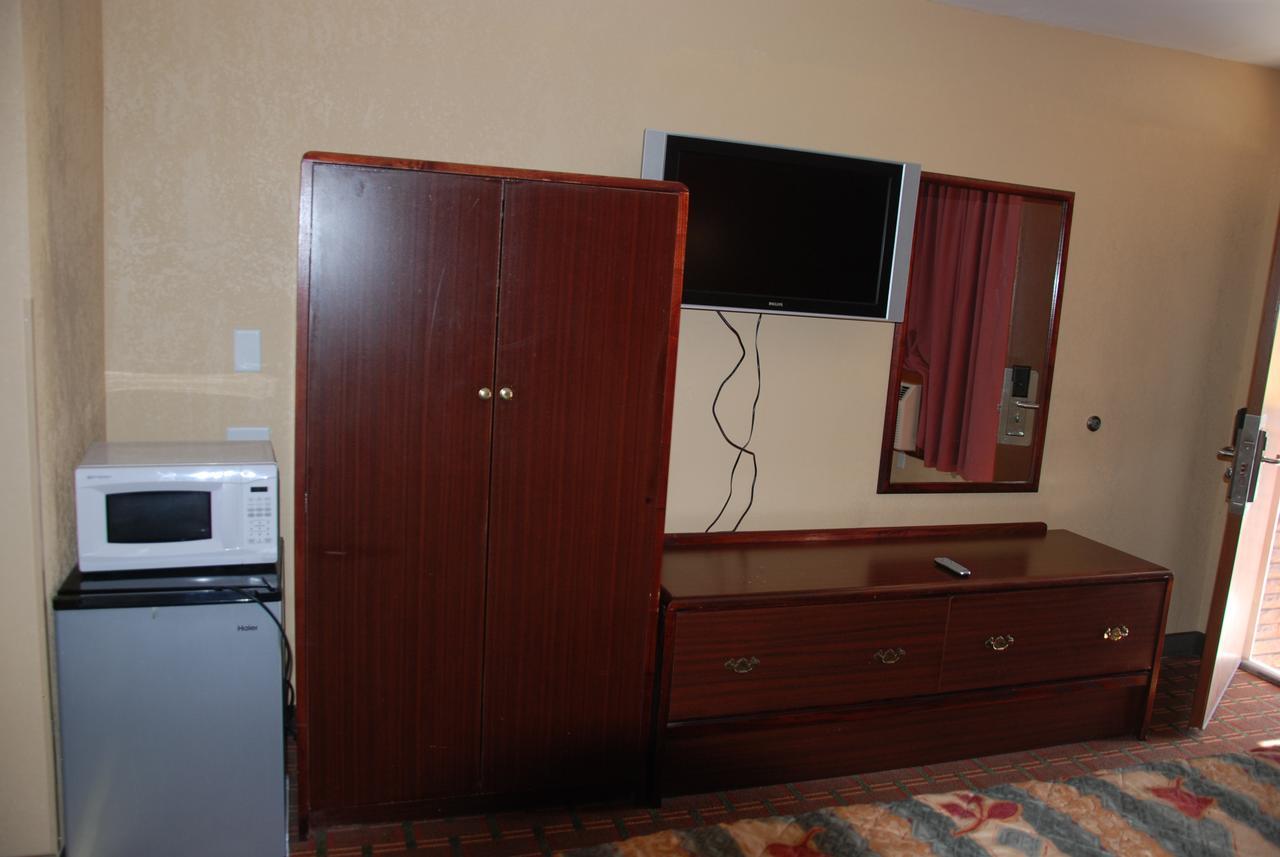 Mount Laurel Motel Hazleton Eksteriør bilde